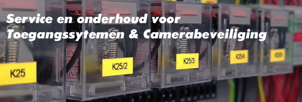 Foto van uitgebreide Printplaat voor toegangscontrole tijdens onderhoud.